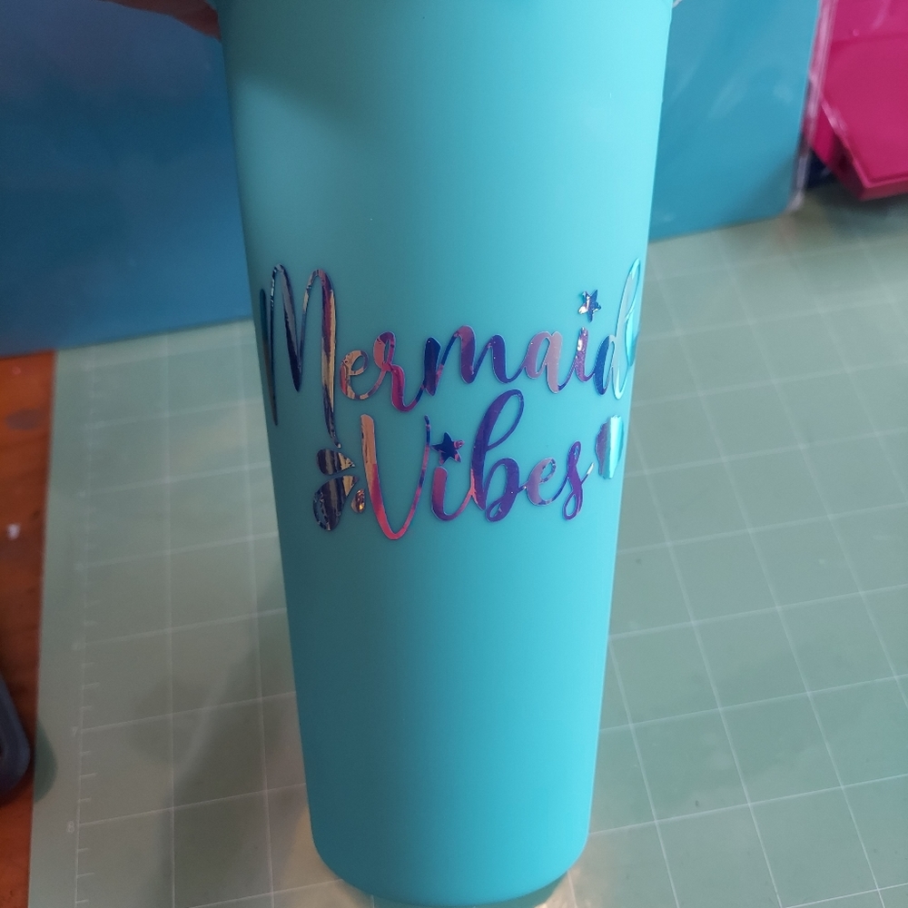 Hand made mermaid vibes 22 oz tumbler w/a iridescent pearl blinged lid.